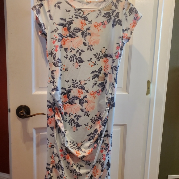 Floral Maternity Dress - Picture 2 of 4